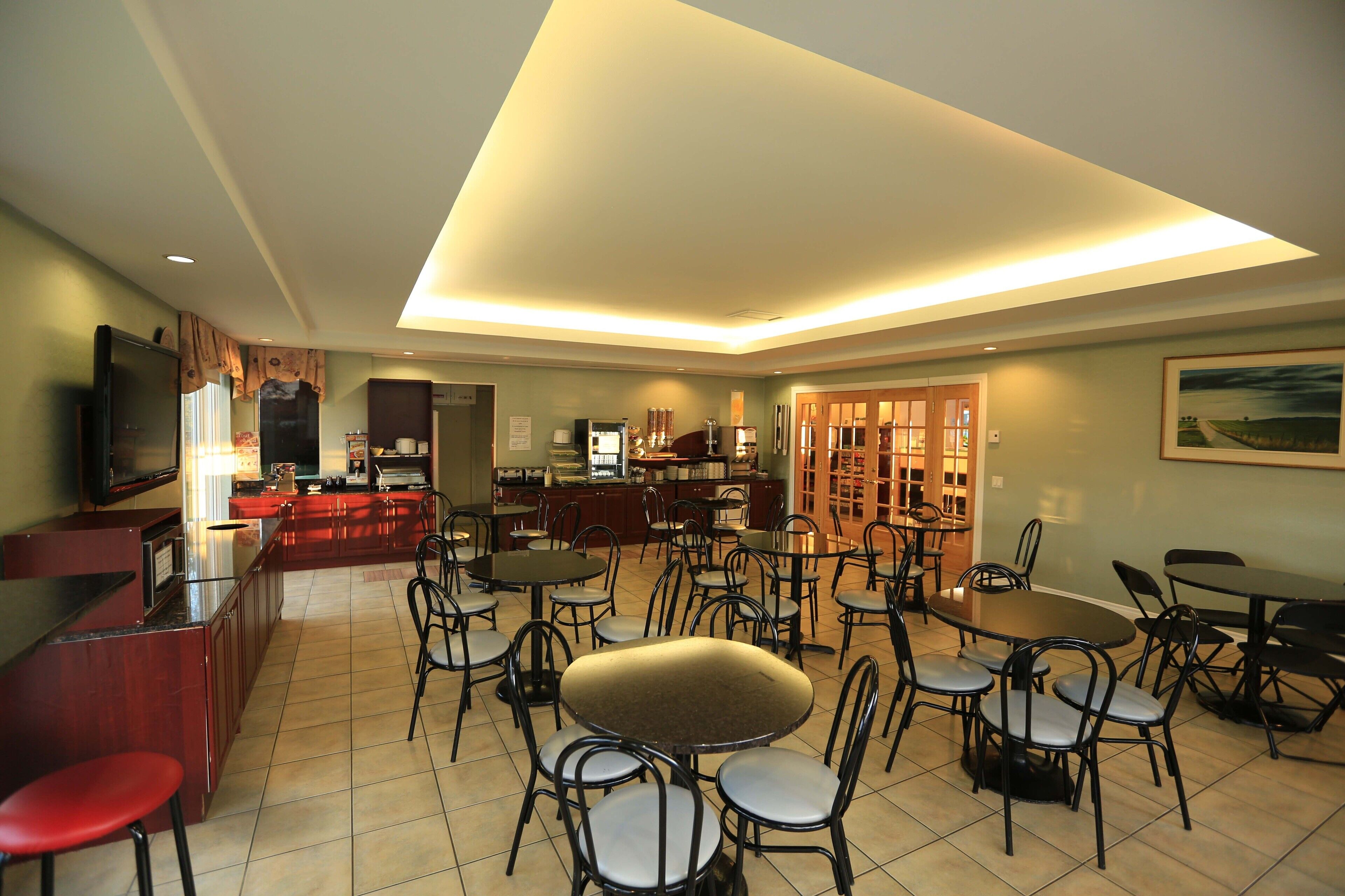 free daily continental breakfast