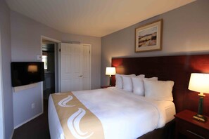 Schreibtisch, schallisolierte Zimmer, Bügeleisen/Bügelbrett