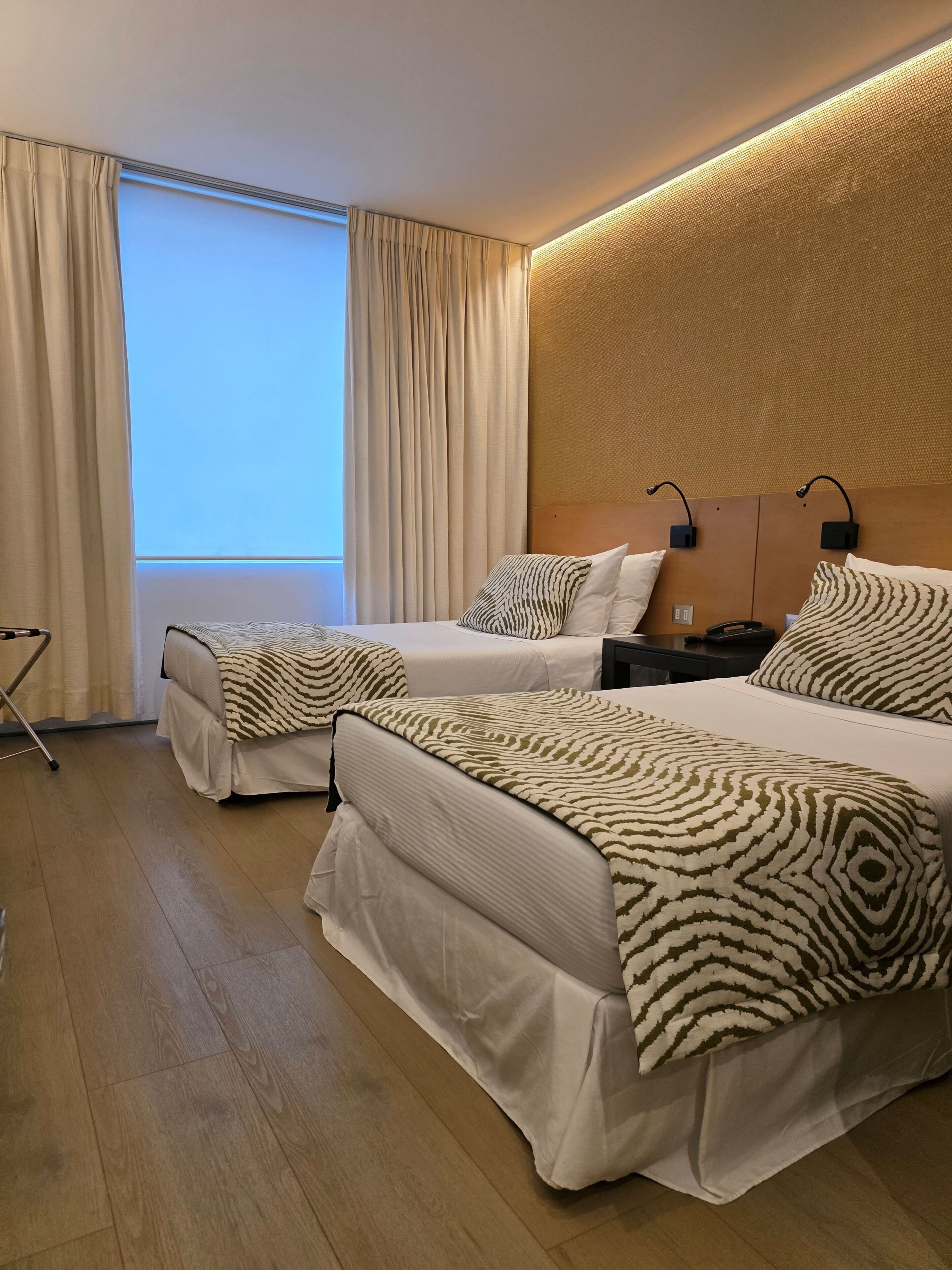 Standard Twin Room | In-room safe, desk, laptop workspace, soundproofing