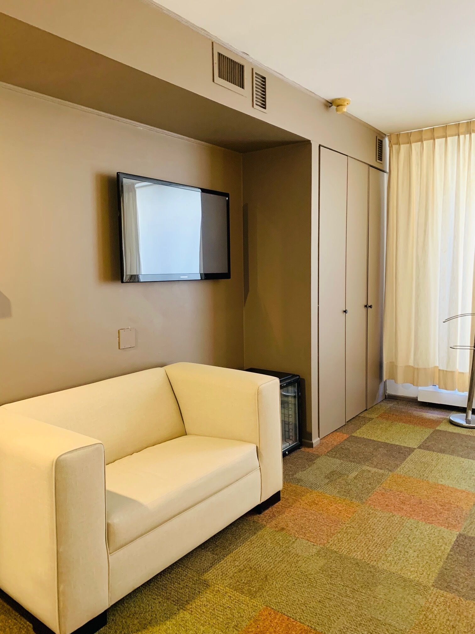 senior suite | in-room safe, desk, laptop workspace, soundproofing