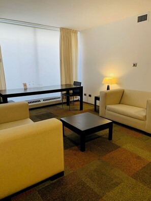 Senior Suite | Living area | Plasma TV
