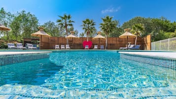 Seasonal outdoor pool, pool umbrellas, sun loungers