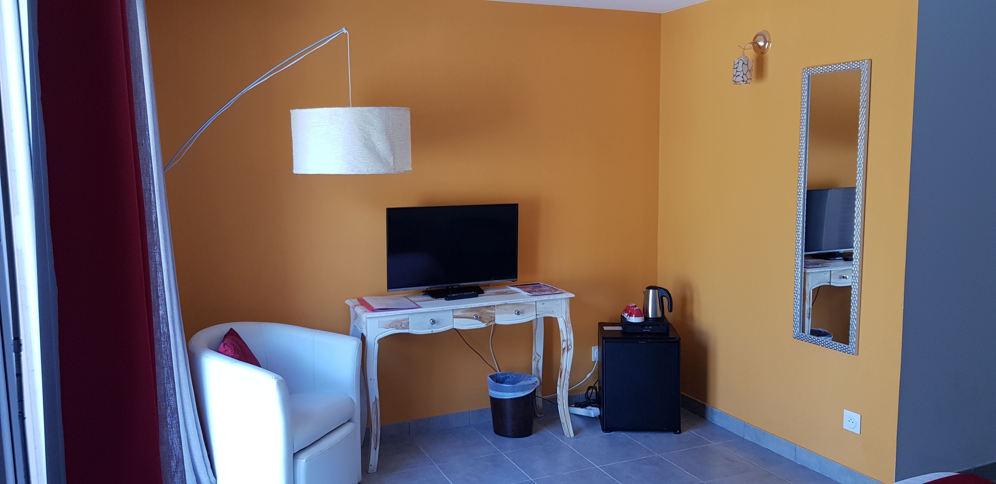 superior double or twin room | 1 bedroom, pillow-top beds, minibar, in-room safe