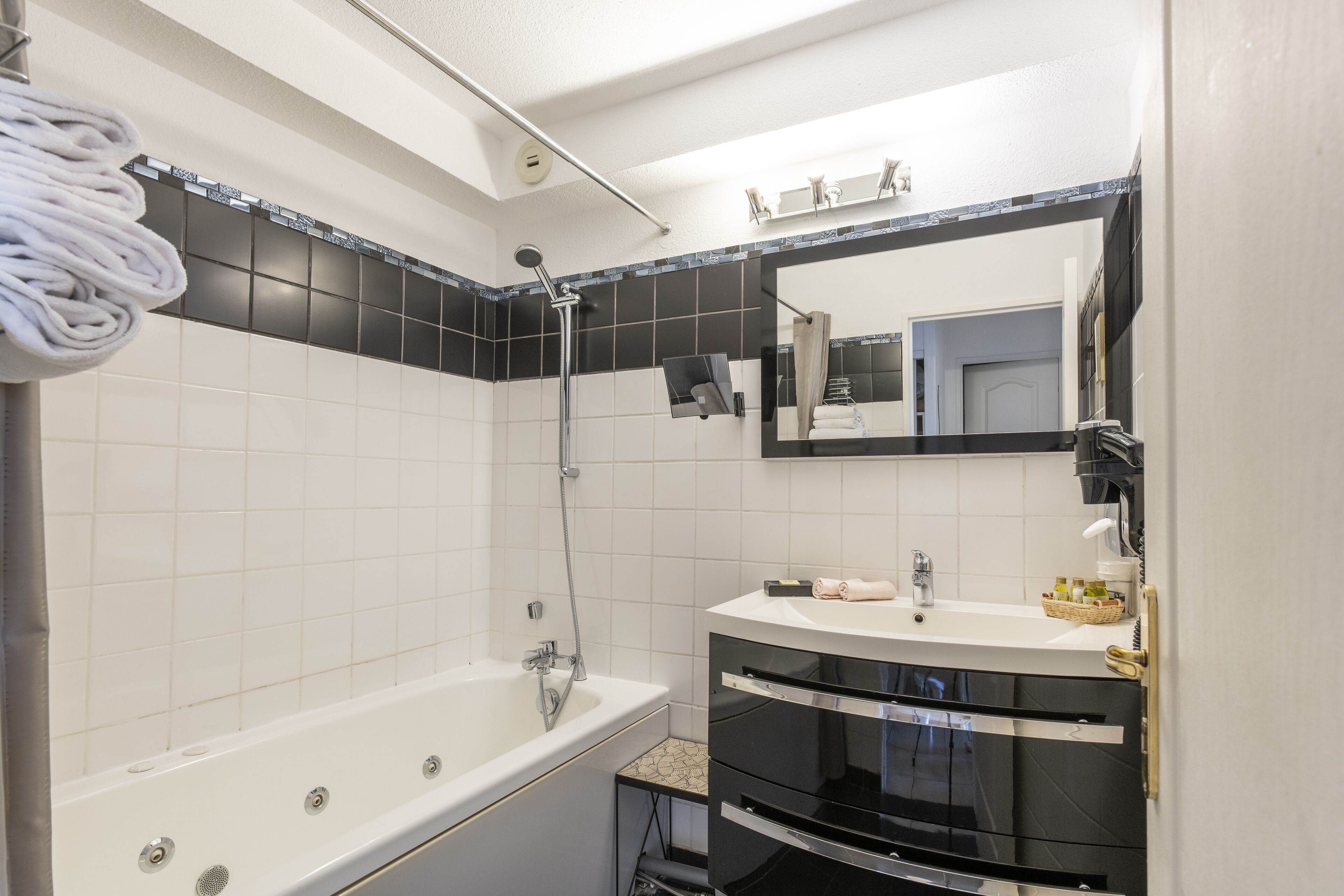 luxury double or twin room | bathroom | free toiletries, hair dryer, towels, soap