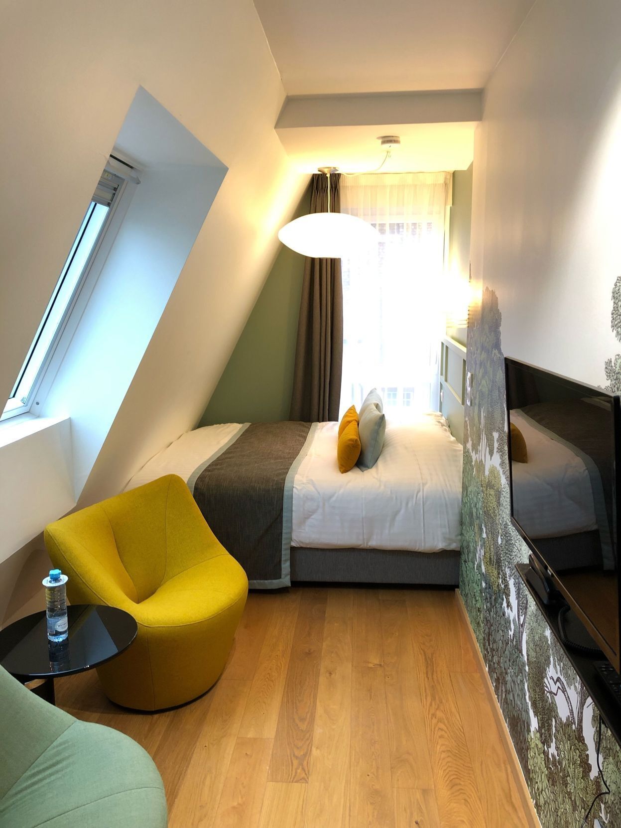 Hochwertige Bettwaren, Minibar, Zimmersafe, individuell dekoriert