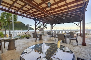3 restaurantes, café da manhã, culinária internacional