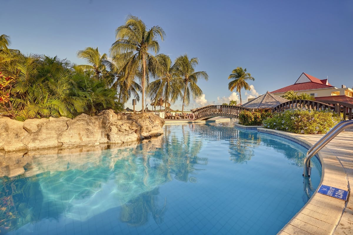 outdoor pool, open 8:00 am to 6:00 pm, free pool cabanas, pool umbrellas