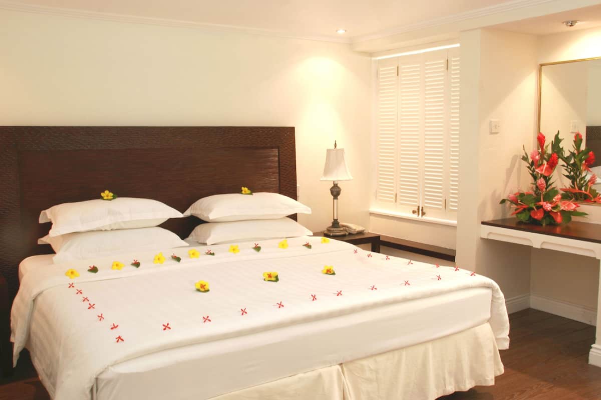 minibar, in-room safe, desk, blackout curtains