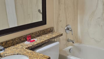 Combined shower/bathtub, free toiletries, hair dryer, towels