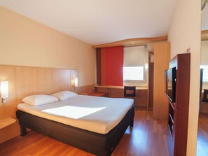 Standard Double Room, 1 Double Bed | In-room safe, desk, soundproofing, iron/ironing board