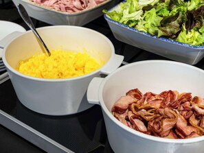 Daily buffet breakfast (EUR 9.50 per person)