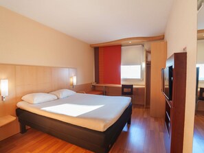 Standard Double Room, 1 Double Bed | In-room safe, desk, soundproofing, iron/ironing board - ibis Laon (Laon)