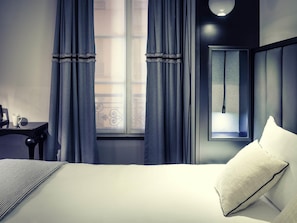 Luxe beddengoed, een minibar, een kluis op de kamer, een bureau
