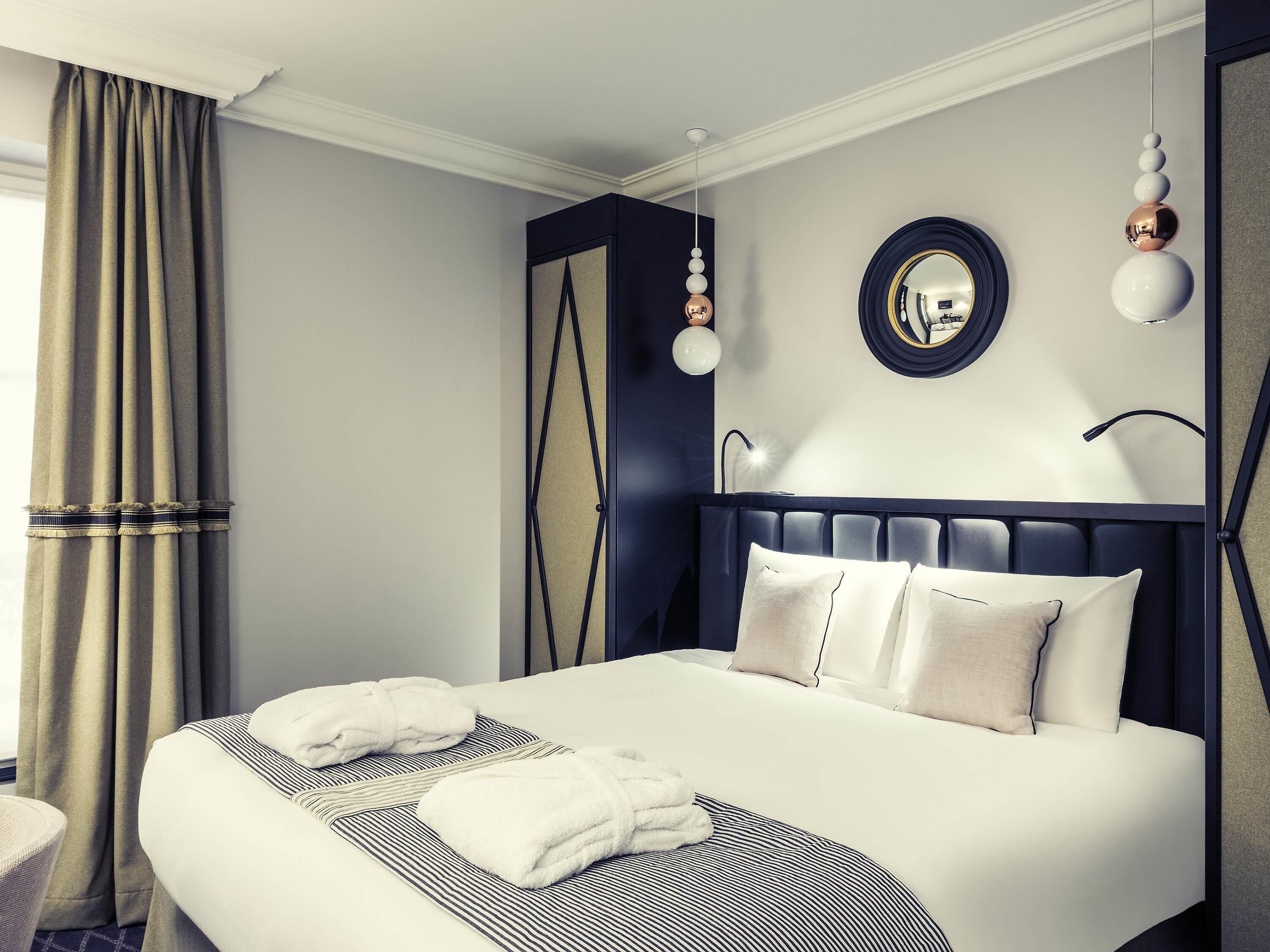 Ropa de cama de alta calidad, minibar, caja fuerte y escritorio