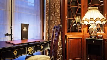 Suite junior | Centro de negocios en la habitación