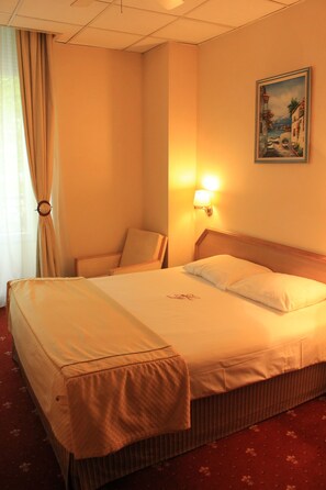 Premium bedding, in-room safe, desk, soundproofing