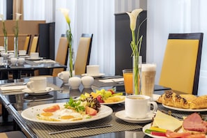 Daily buffet breakfast for a fee