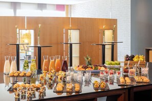 Tägliches Frühstücksbuffet gegen Gebühr