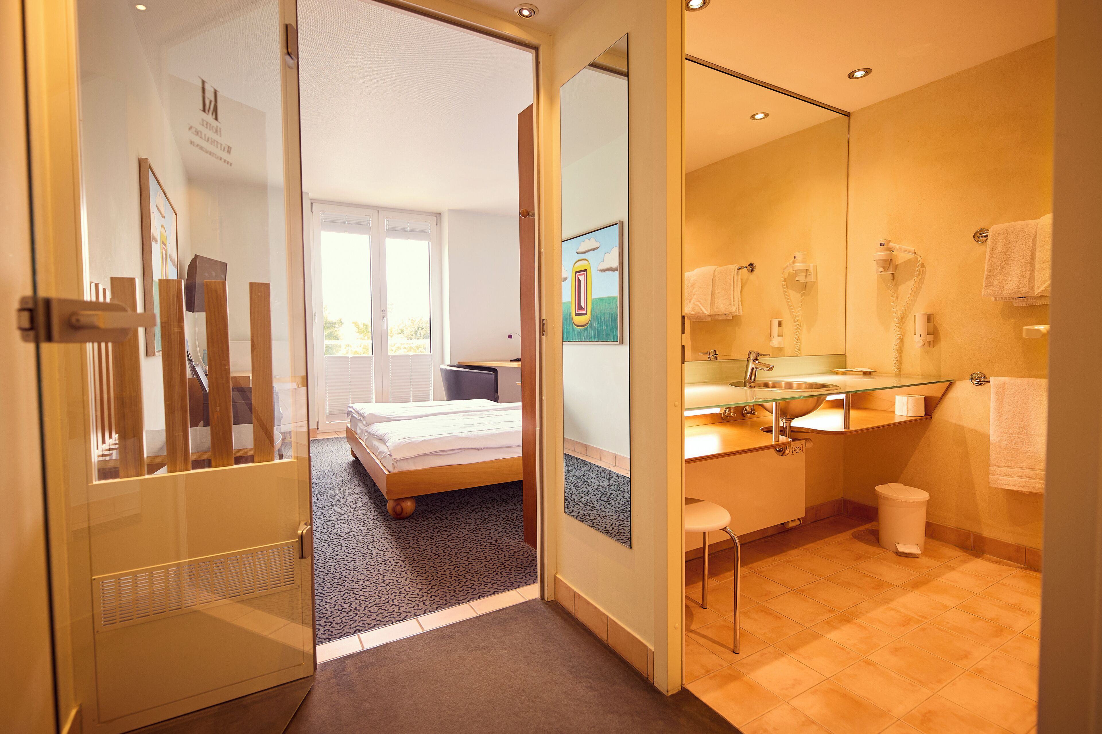 Chambre Standard double | Literie hypoallergénique, coffre-fort, ameublement unique, bureau