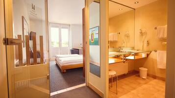 Chambre Standard double | Literie hypoallergénique, coffre-fort, ameublement unique, bureau