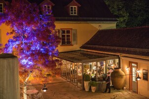 Se sirven cenas y cocina mediterránea, con vista al jardín 