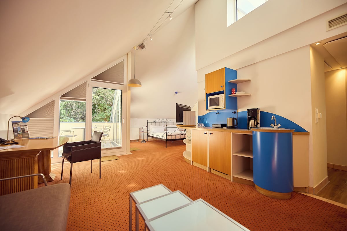 ملاءات للفراش لا تسبب الحساسية وخزنة داخل الغرفة وطراز فريد لكل وحدة