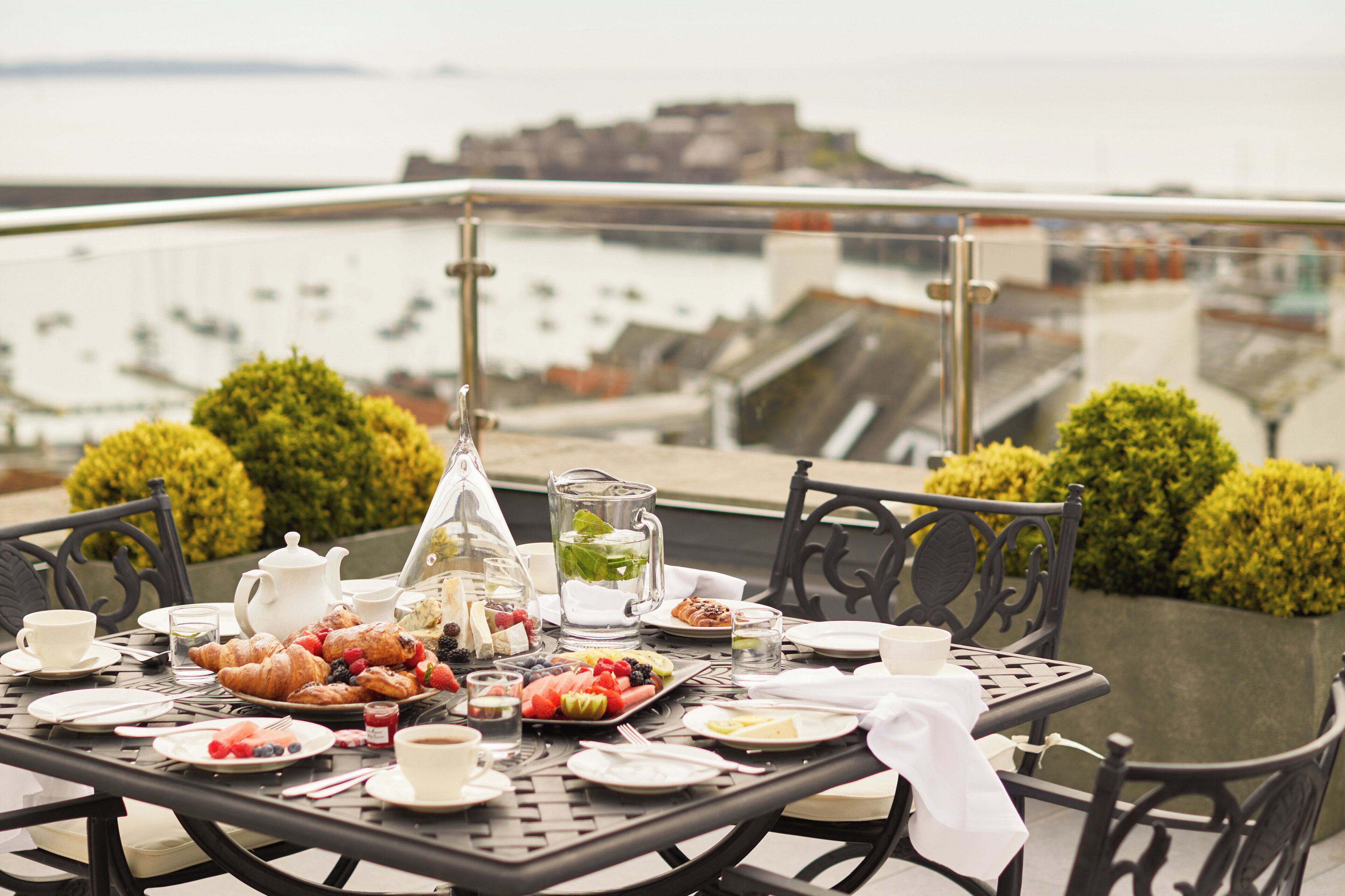 Egyptian cotton sheets, premium bedding, in-room safe