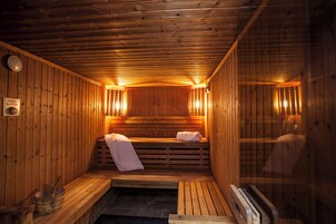 Una bañera de hidromasaje, tratamientos corporales, aromaterapia