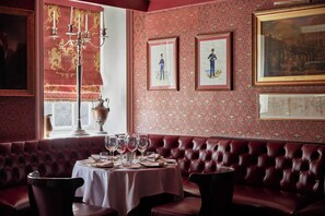 2 restaurants, breakfast served