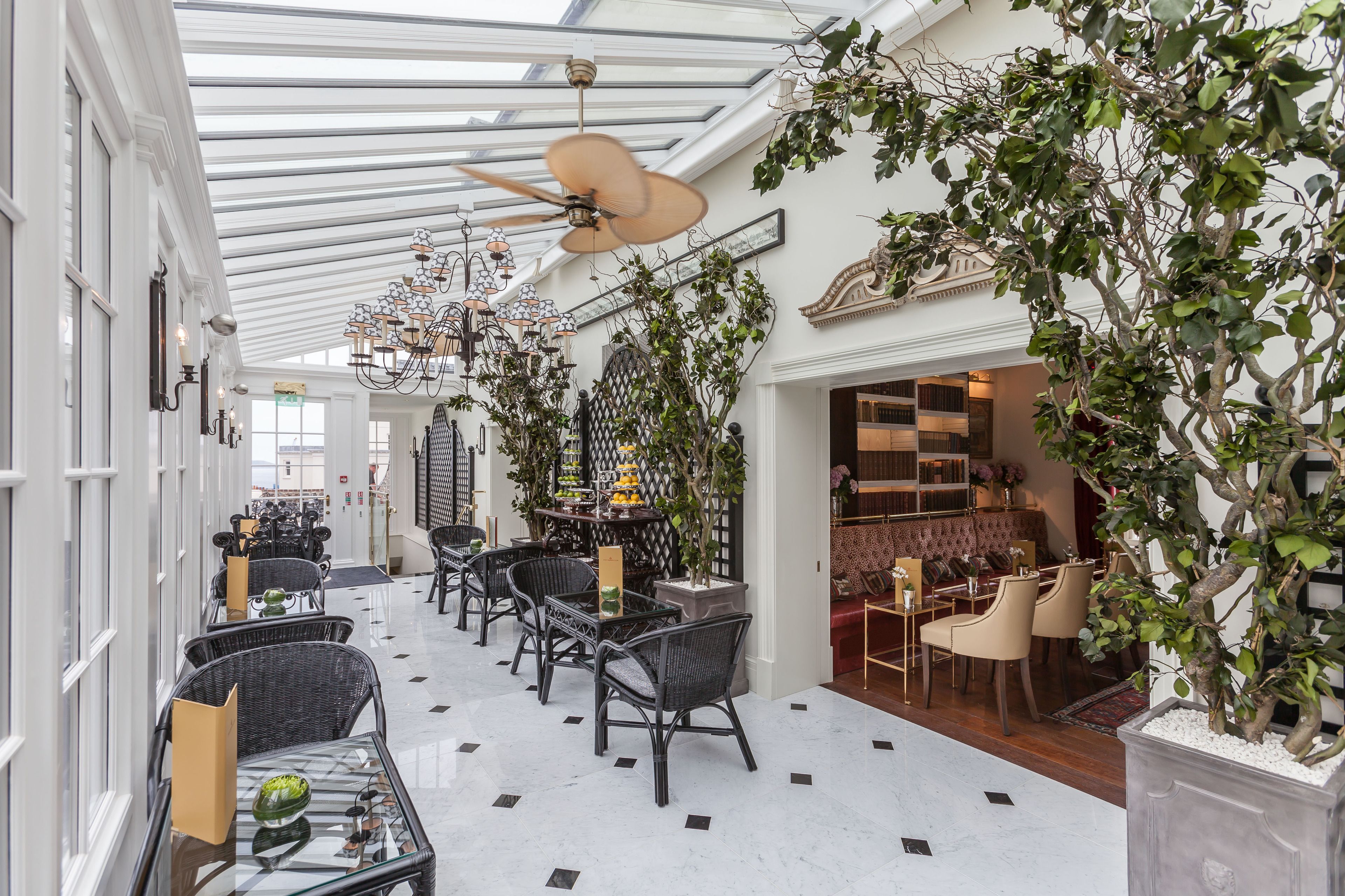 プールサイドバー