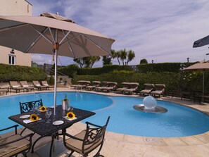 Seasonal outdoor pool, pool umbrellas, sun loungers