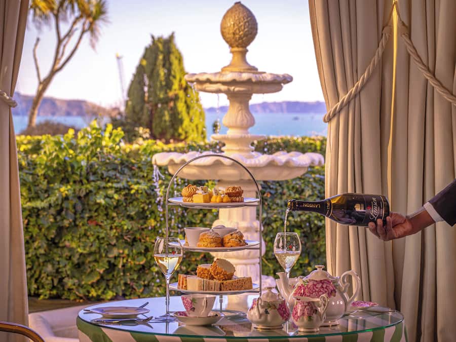 2 restaurantes; se sirven desayunos