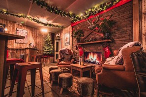 2 restaurantes, se sirve desayuno