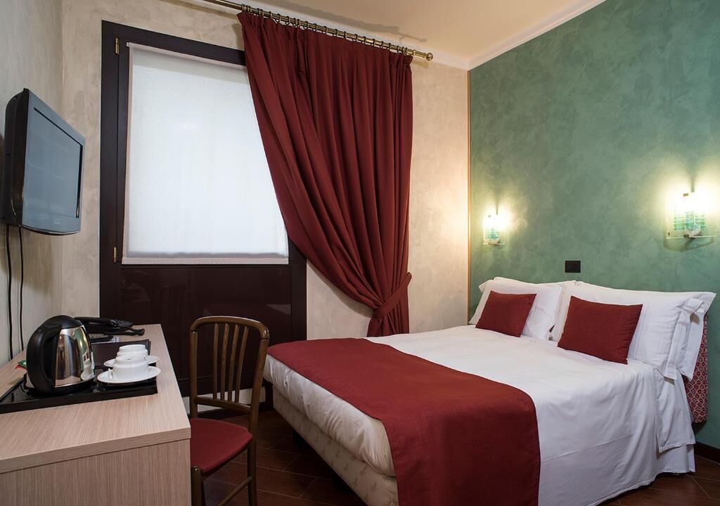 Premium bedding, down comforters, minibar, in-room safe