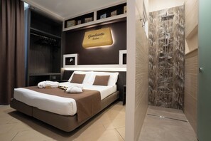 Habitación doble superior (Sogno Gianduiotto) | Ropa de cama de alta calidad, edredón y minibar 