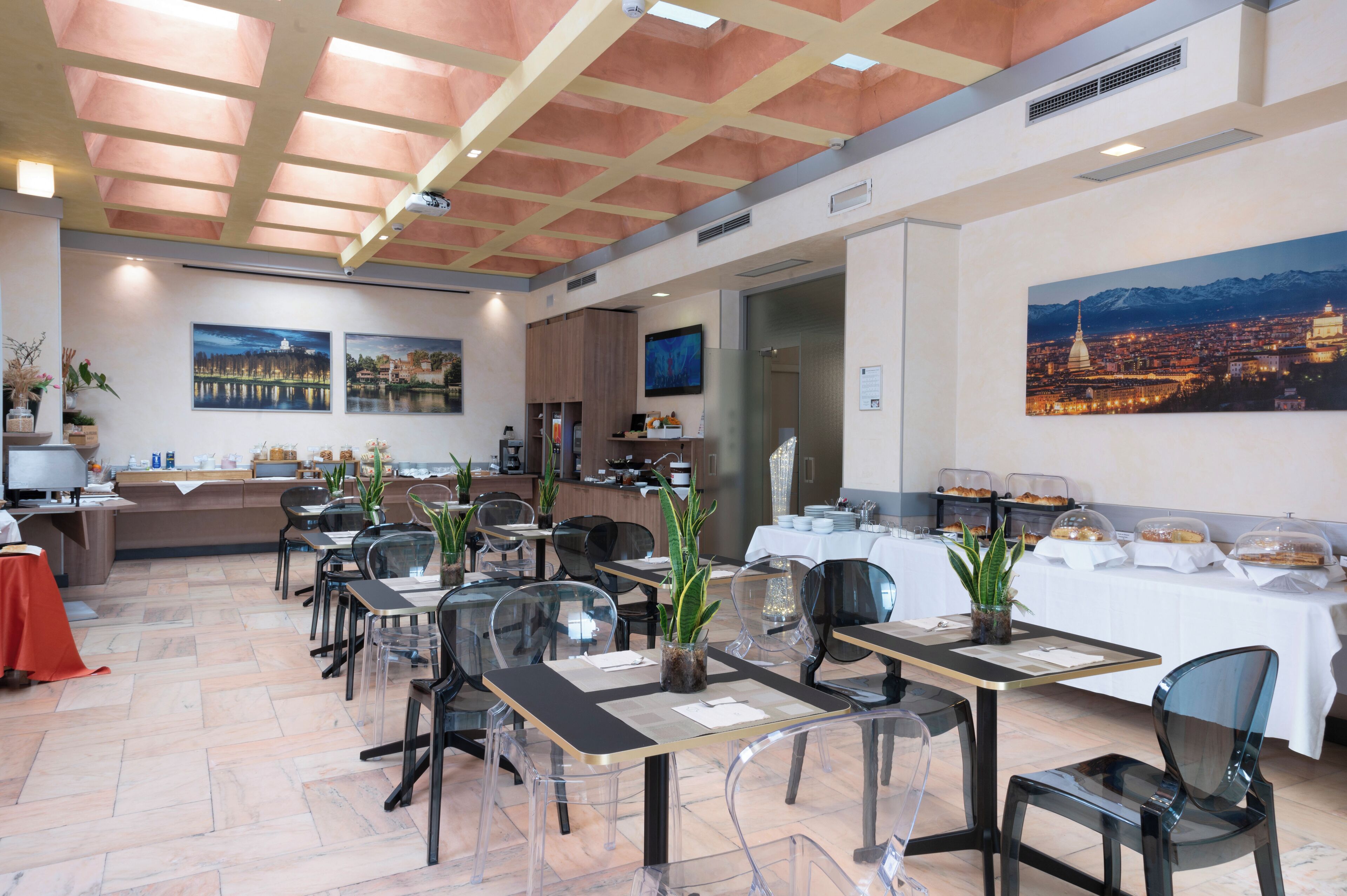 Tägliches kontinentales Frühstück (14 EUR pro Person)