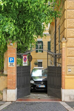 Self parking (EUR 15 per day)