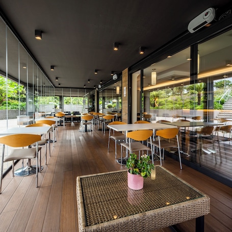 Daily buffet breakfast (EUR 14 per person). Hotel Avenida Coruña