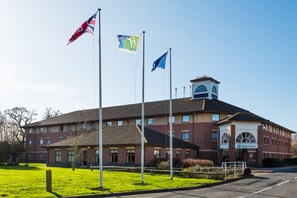 Exterior - Holiday Inn Express Warwick - Stratford-upon-Avon by IHG (Warwick)