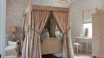 Luxury Suite | Hypo-allergenic bedding, desk, laptop workspace, iron/ironing board