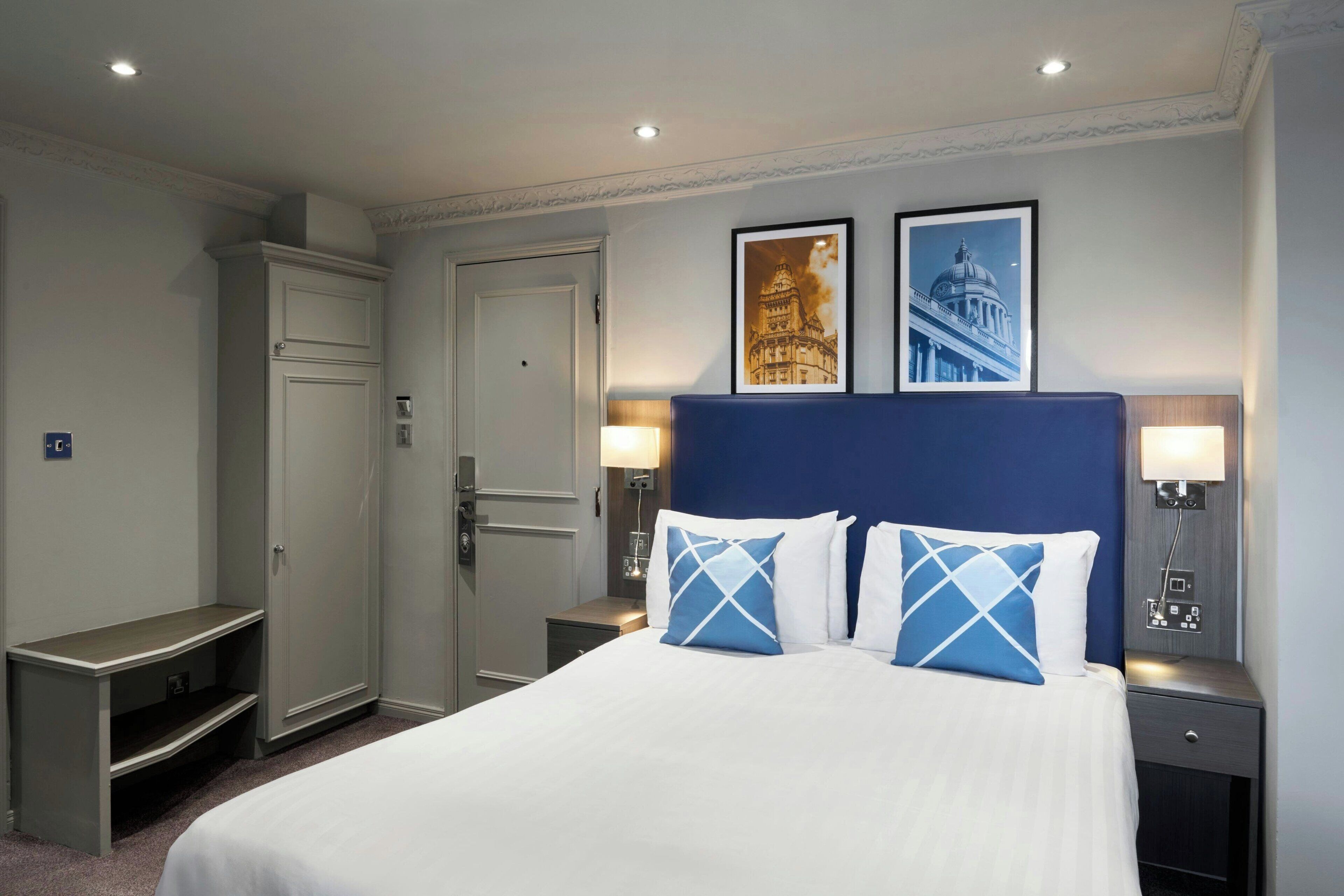 Standard Room, 1 Queen Bed