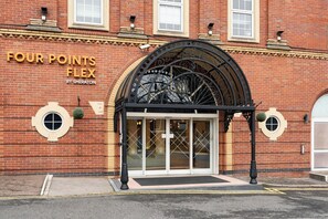A brick building with a large arched entrance labeled 'FOUR POINTS FLEX BY SHERATON'. - Four Points Flex by Sheraton Nottingham (Nottingham)
