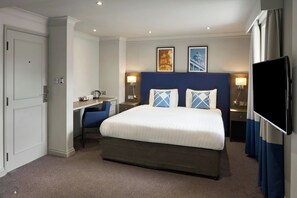 Hypo-allergenic bedding, desk, laptop workspace, iron/ironing board - Four Points Flex by Sheraton Nottingham (Nottingham)
