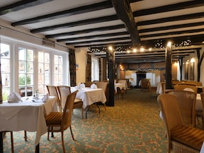 Breakfast, lunch, dinner served; British cuisine, al fresco dining
