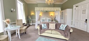 Deluxe Four Poster with Sofa | Desk, iron/ironing board, cots/infant beds, rollaway beds - Manor of Groves Hotel, Golf & Health Club (Sawbridgeworth)