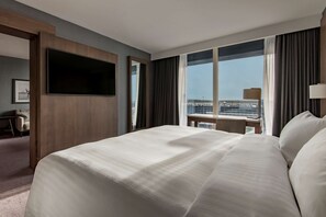 Hypo-allergenic bedding, in-room safe, desk, laptop workspace - Radisson Blu Hotel Manchester, Airport (Manchester)