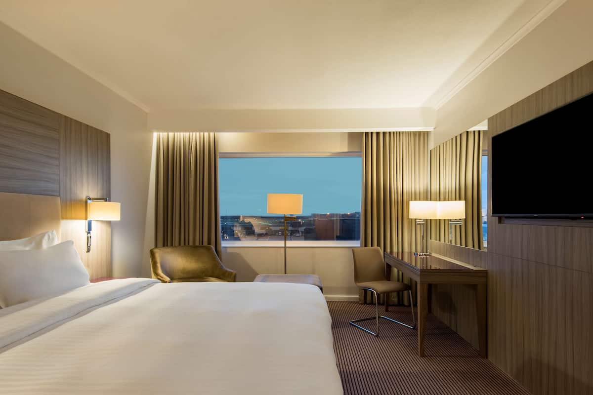 Hypo-allergenic bedding, in-room safe, desk, laptop workspace