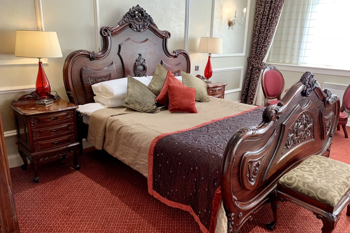 Suite classique | 1 chambre, décor unique, ameublement unique, bureau