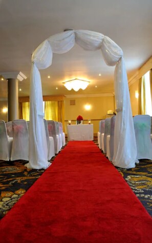 Indoor wedding - The Bruce Hotel (Glasgow)