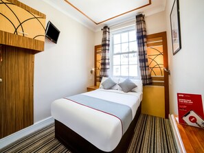 In-room safe, soundproofing, free WiFi, bed sheets